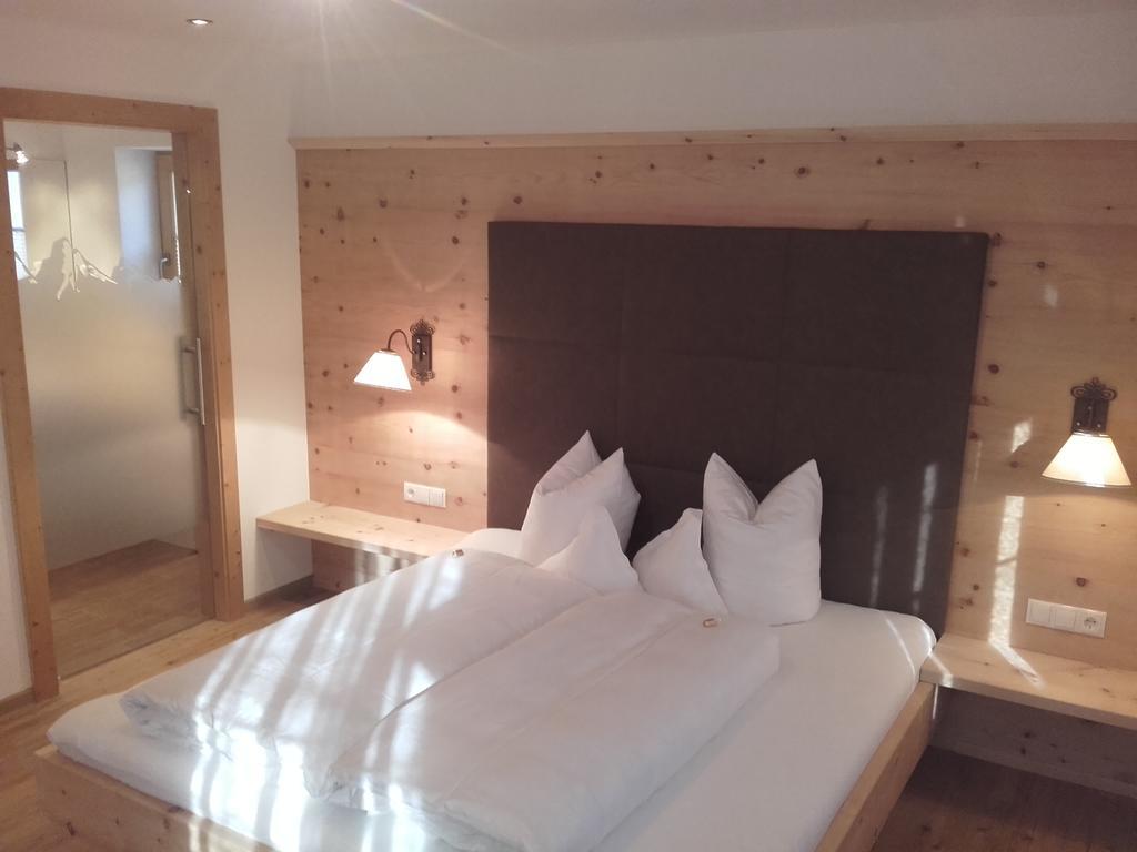 Tirol Appartement Haus Zillertal 齐勒河谷采尔 客房 照片