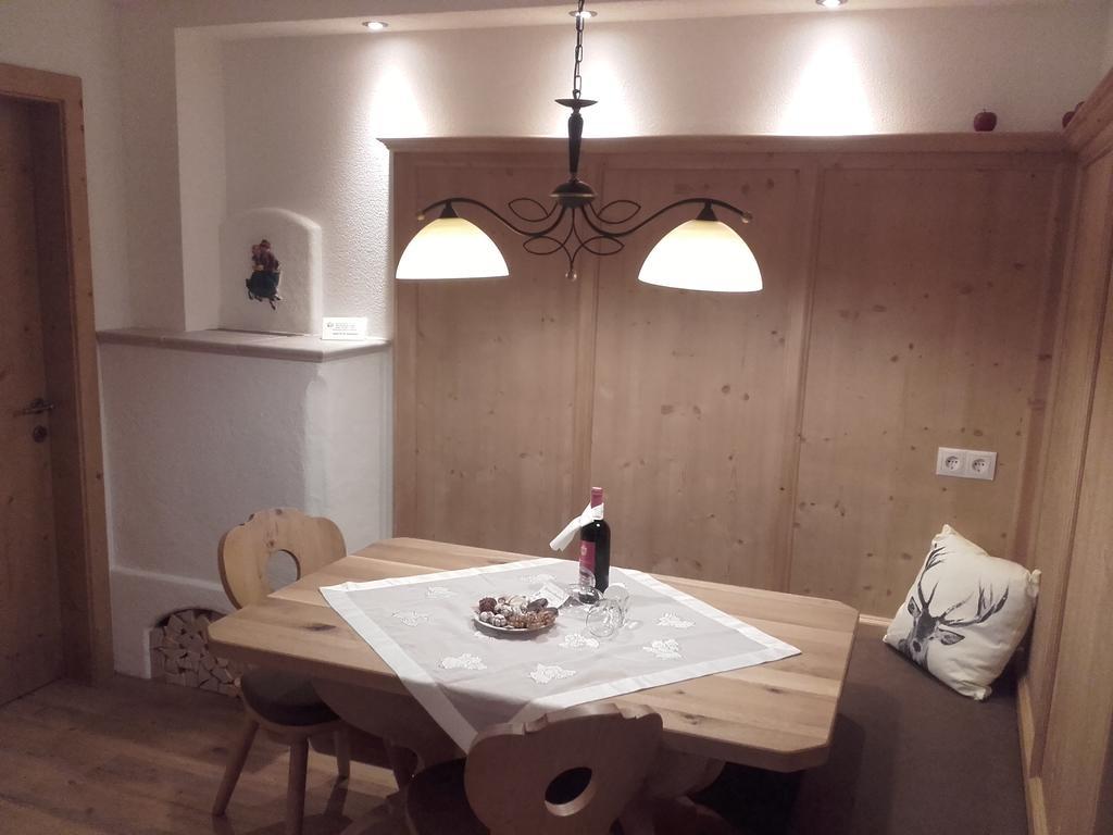Tirol Appartement Haus Zillertal 齐勒河谷采尔 客房 照片