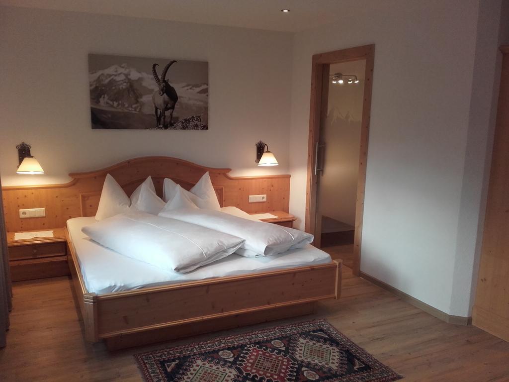 Tirol Appartement Haus Zillertal 齐勒河谷采尔 客房 照片